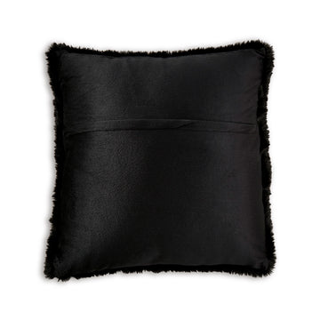 Gariland Pillow